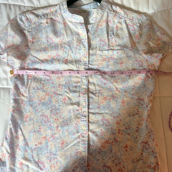 L.L. Bean Women's Floral Short Sleeve Button Down Shirt - Picture 6 of 6